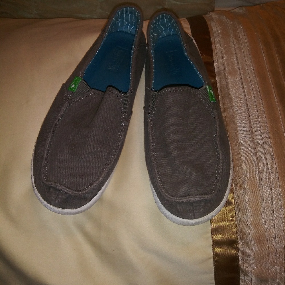 Used sanuk.